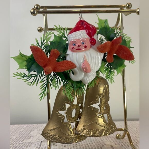 Vintage plastic Santa Claus with bells and wreath Christmas ornament - Picture 16 of 16